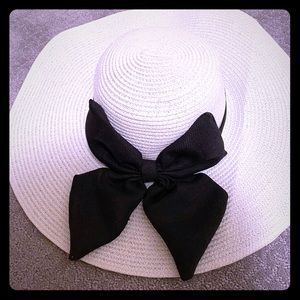 Wide brim floppy hat with bow